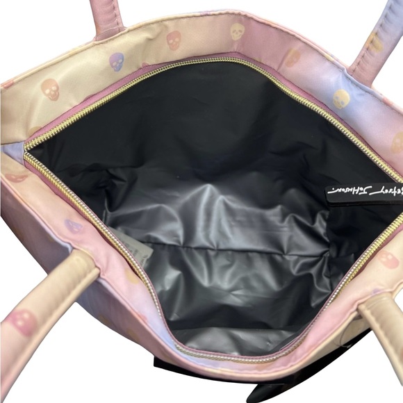 Betsey Johnson NWT Pink Metallic Skull Design Insulated Tote Bag (P166) - Picture 4 of 6